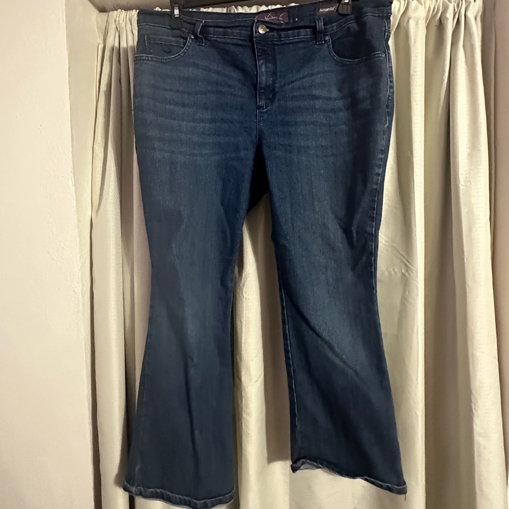 Gloria Vanderbilt “Amanda” jeans